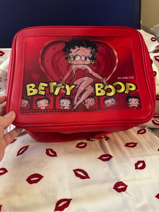 Glamlite Handbags - Betty Boop Red Cosmetic Bag - Glamlite lenticular motion with crossbody strap